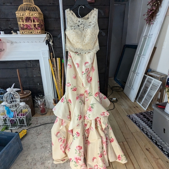 Sherri Hill 2 piece Gown - Picture 4 of 5